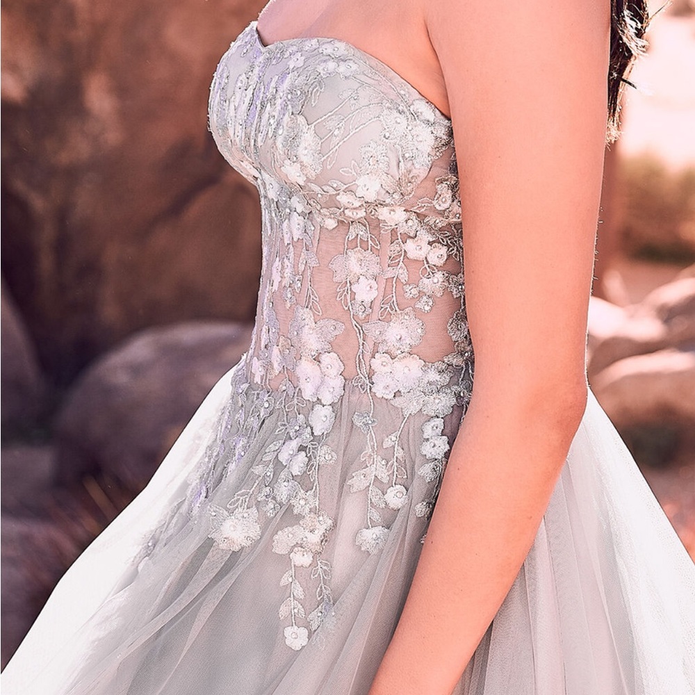 Beautiful corset style prom dress - Picture 7 of 7